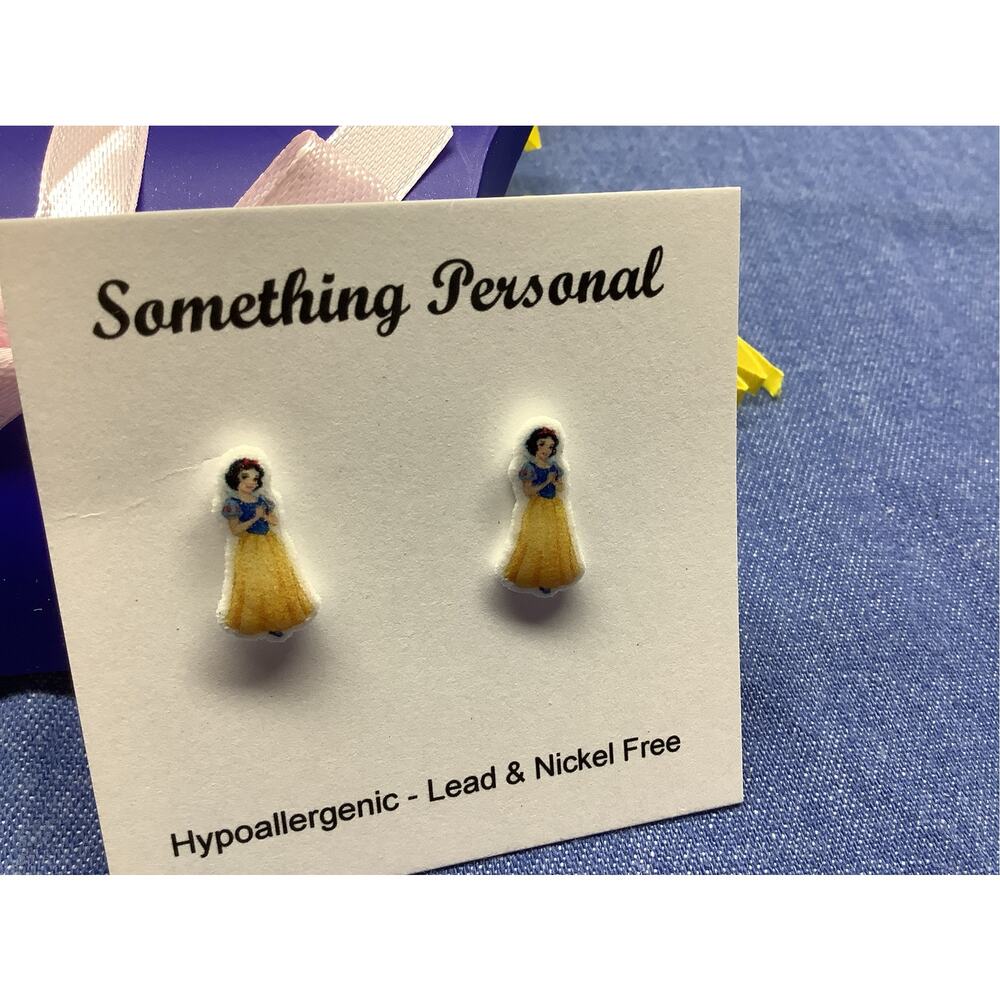 Snow White - Disney Princess Inspired Stud Earrings - Chibi Cute